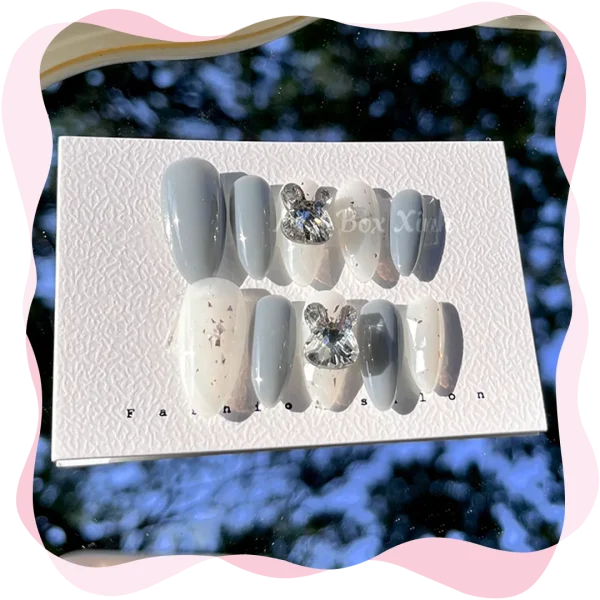 Nail box sang trọng đính đá xanh